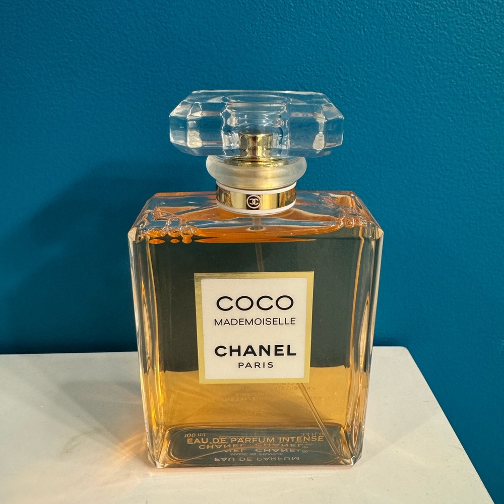 CHANEL Coco Mademoiselle Eau de Parfum with Gold Cap